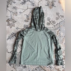 Vineyard Vines performance 4t camo hoodie pullover